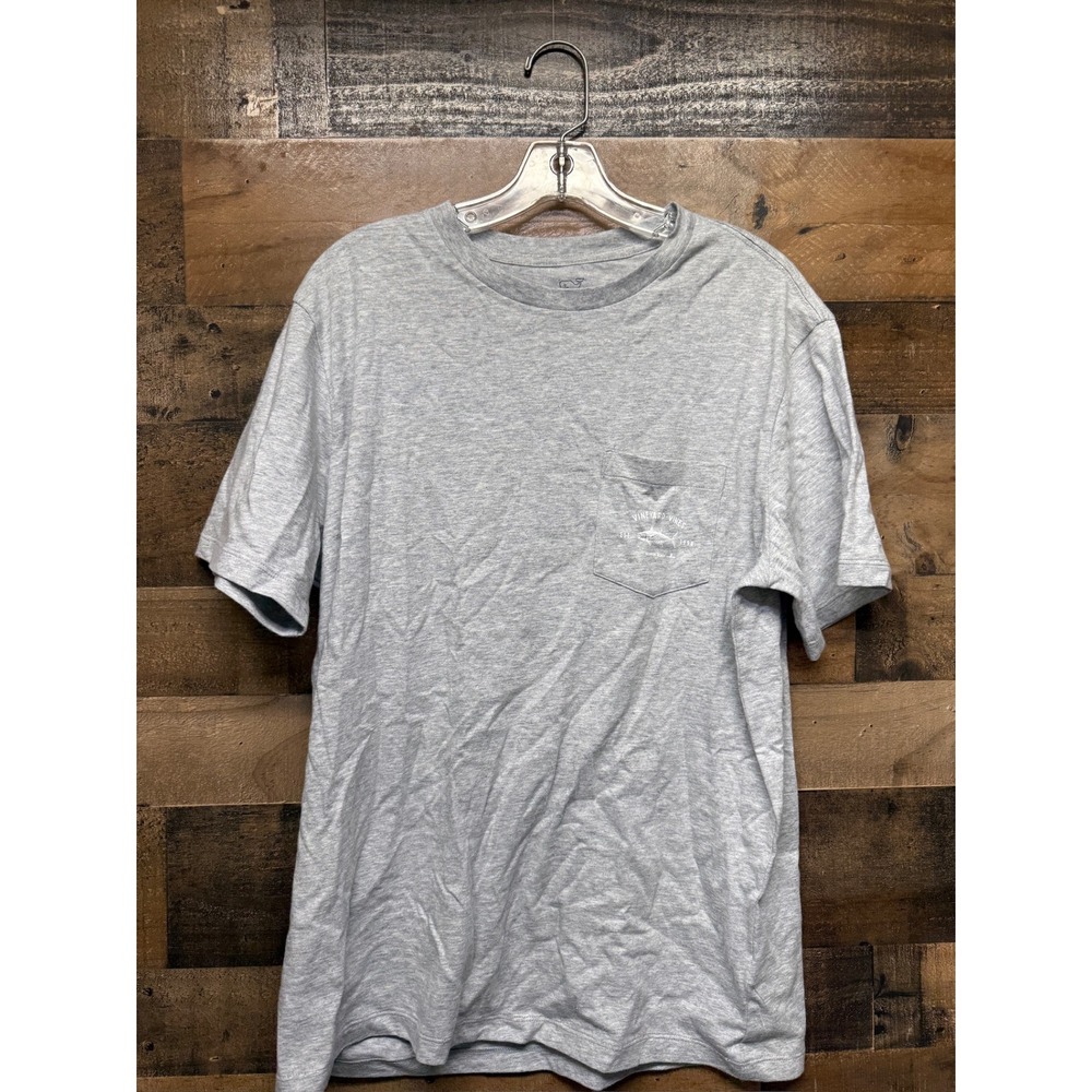 Vineyard‎ Vines Mens Grey Heather Fish and Reel Graphic Pocket T-Shirt